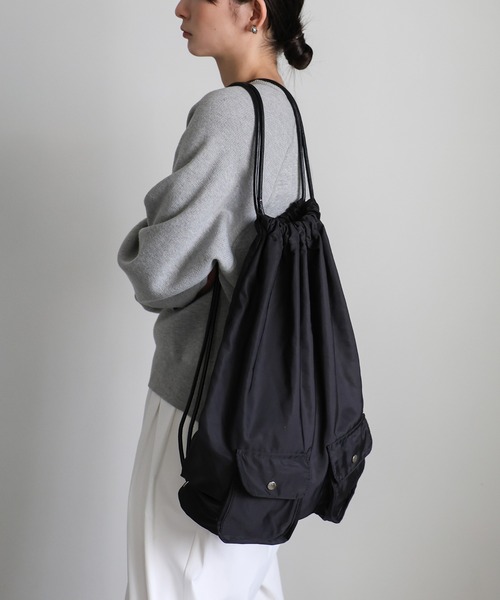 select MOCA（セレクトモカ）の「【ZOZO限定】ダブルポケットナップサック（バックパック/リュック・レディース・グレイッシュベージュ/ブラック・FREE）」の4枚目の写真
