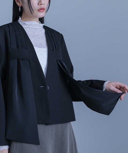 kOhAKU(コハク)の「異素材ドッキングノーカラージャケット(ノーカラージャケット・レディース・ベージュ/ブラック・1/2)」の20枚目の写真