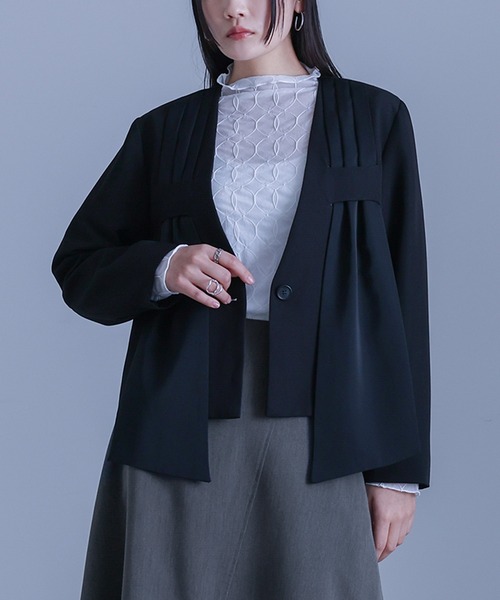 kOhAKU(コハク)の「異素材ドッキングノーカラージャケット(ノーカラージャケット・レディース・ベージュ/ブラック・1/2)」の22枚目の写真