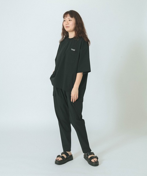 THOUSAND MILE（サウザンドマイル）の「(THOUSAND MILE×GENE HEAVENS)SHORT SLEEVE  POCKET TOP & CARGO TAPERED PANTS SET UP（ワンピース・レディース・ブラック/カーキ・ONE SIZE）」の19枚目の写真