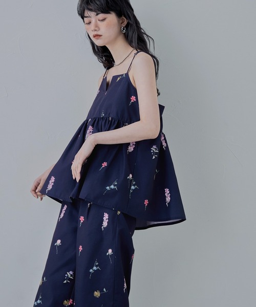 黒い花柄のキャミソール 花柄レースキャミソール 黒 - メルカリ