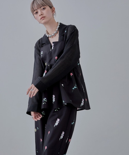 etoll.（エトル）の「花柄プリントキャミソールビスチェ（キャミソール・レディース・ブラック/オフホワイト/ネイビー・M）」の2枚目の写真