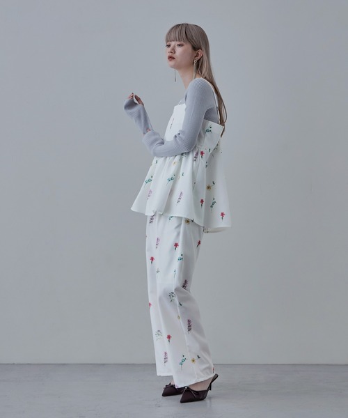 etoll.（エトル）の「花柄プリントキャミソールビスチェ（キャミソール・レディース・ブラック/オフホワイト/ネイビー・M）」の4枚目の写真