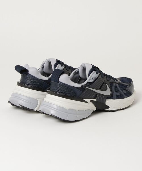 NIKE（ナイキ）の「NIKE V2K RUN ナイキ V2K（スニーカー・メンズ・ブルー・25.5cm/26cm/26.5cm/27cm/27.5cm/28cm/28.5cm/29cm/29.5cm/30cm）」の2枚目の写真