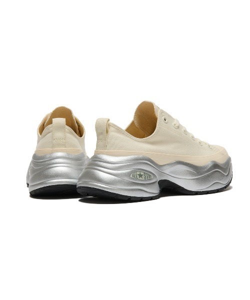 CONVERSE(コンバース)の「CONVERSE ALL STAR (R) SURGETRAINER MT OX(コンバース オールスター (R) サージトレーナー MT OX)(スニーカー・メンズ・ブラック×シルバー/ホワイト×シルバー・23cm/23.5cm/24cm/24.5cm/25cm/25.5cm/26cm/26.5cm/27cm/27.5cm/28cm/29cm)」の3枚目の写真