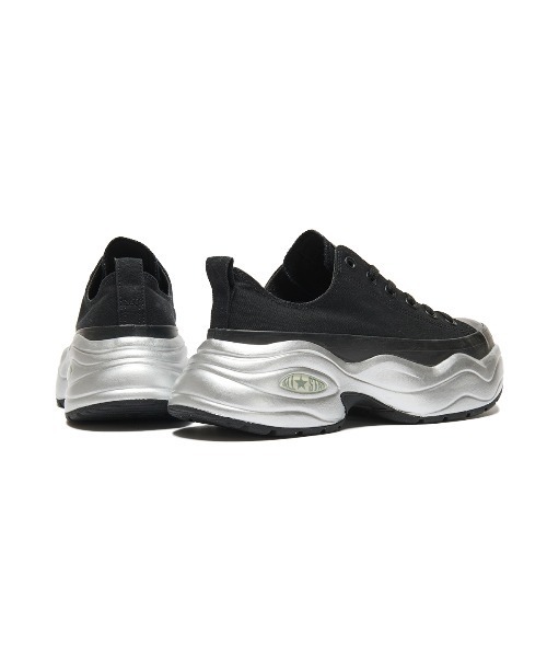 CONVERSE(コンバース)の「CONVERSE ALL STAR (R) SURGETRAINER MT OX(コンバース オールスター (R) サージトレーナー MT OX)(スニーカー・メンズ・ブラック×シルバー/ホワイト×シルバー・23cm/23.5cm/24cm/24.5cm/25cm/25.5cm/26cm/26.5cm/27cm/27.5cm/28cm/29cm)」の10枚目の写真
