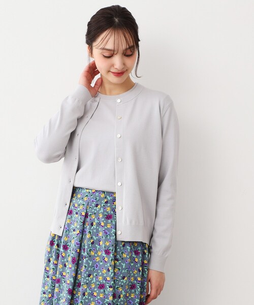LAURA ASHLEY(ローラアシュレイ)の「【同素材アイテムあり】ソフトタッチ 無地カラーニットカーディガン(カーディガン/ボレロ・レディース・ライトグレー/ピンク・38/40)」の2枚目の写真