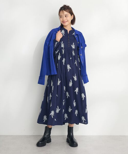 CRAFT STANDARD BOUTIQUE（クラフトスタンダードブティック）の「インド綿混フラワーモチーフワンピース（ワンピース・レディース・ネイビー/ブラウン・FREE）」の4枚目の写真