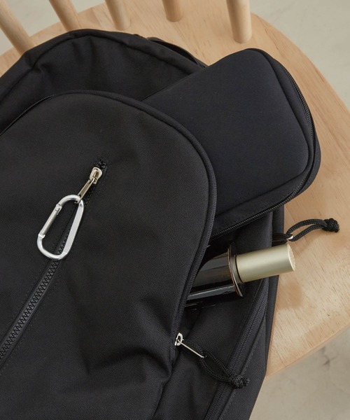 ADAM ET ROPE'（アダムエロペ）の「《WEB限定・新色追加》【ROUTINE】バックパック / 撥水 / マザーズバッグ（バックパック/リュック・メンズ・ブラック/チャコールグレー・FREE）」の11枚目の写真