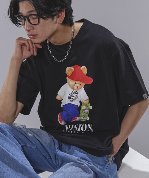 VISION STREET WEAR（ヴィジョンストリートウェア）の「VISION STREET WEAR/ヴィジョンストリートウェアー Bear SkateグラフィックプリントTシャツ(限定展開)(UNISEX)（Tシャツ/カットソー・メンズ・ブラック/グリーン/ホワイト・X-LARGE/LARGE/MEDIUM）」の2枚目の写真