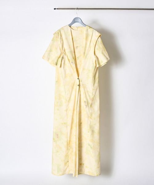 RUMCHE(ラムシェ)の「Crystal Flower Paint Dress / クリスタルフラワーペイントドレス(ワンピース・レディース・ネイビー/イエロー・SMALL/MEDIUM)」の7枚目の写真