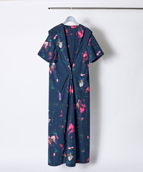 RUMCHE(ラムシェ)の「Crystal Flower Paint Dress / クリスタルフラワーペイントドレス(ワンピース・レディース・ネイビー/イエロー・SMALL/MEDIUM)」の8枚目の写真
