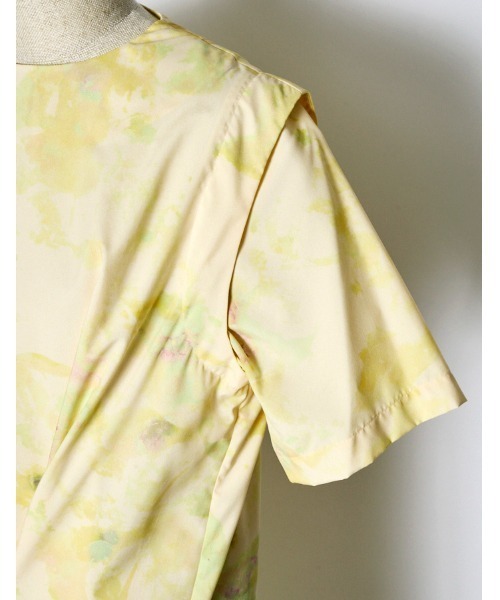 RUMCHE(ラムシェ)の「Crystal Flower Paint Dress / クリスタルフラワーペイントドレス(ワンピース・レディース・ネイビー/イエロー・SMALL/MEDIUM)」の16枚目の写真