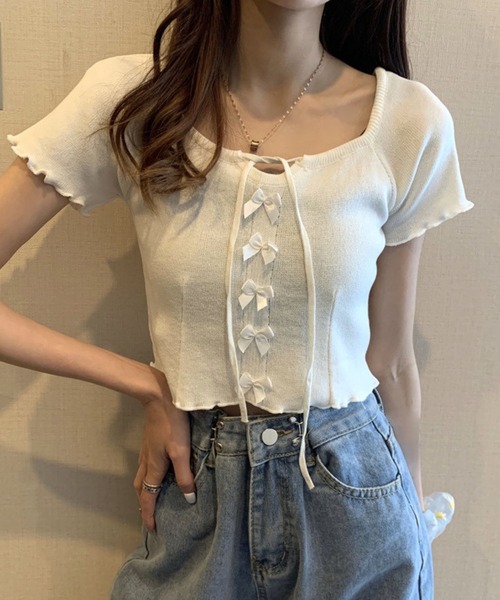 SPIGA(スピーガ)の「リボンモチーフ半袖クロップド丈トップス(Tシャツ/カットソー・レディース・ブラック/ブルー/イエロー/パープル/ホワイト/グリーン・FREE)」の2枚目の写真