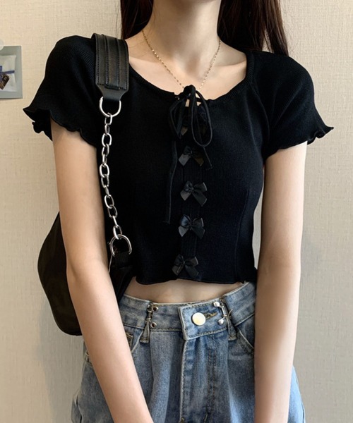 SPIGA(スピーガ)の「リボンモチーフ半袖クロップド丈トップス(Tシャツ/カットソー・レディース・ブラック/ブルー/イエロー/パープル/ホワイト/グリーン・FREE)」の3枚目の写真
