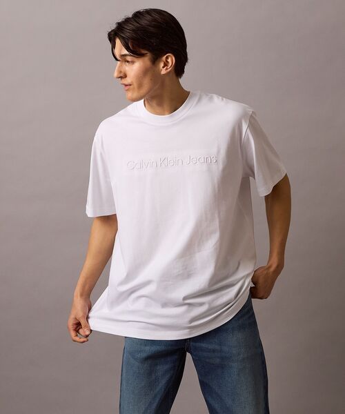 Calvin Klein(カルバン・クライン)の「【ユニセックス】インスティテューショナル エンボスロゴ レギュラーTシャツ(Tシャツ/カットソー・メンズ・ホワイト/ブラック/グレー/グリーン系その他/ブルー系その他/ベージュ/ネイビー・S/M/L/XL/XS)」の20枚目の写真