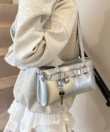 c.u.l（シーユーエル）の「鍵チャーム付き エナメル調 ショルダーバッグ cula1178（ショルダーバッグ）」