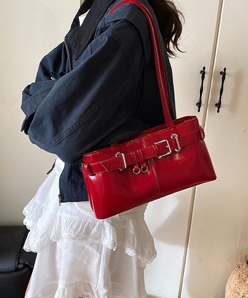 c.u.l（シーユーエル）の「鍵チャーム付き エナメル調 ショルダーバッグ cula1178（ショルダーバッグ・レディース・レッド/ピンク/シルバー/アイボリー/ブラック・FREE）」の13枚目の写真