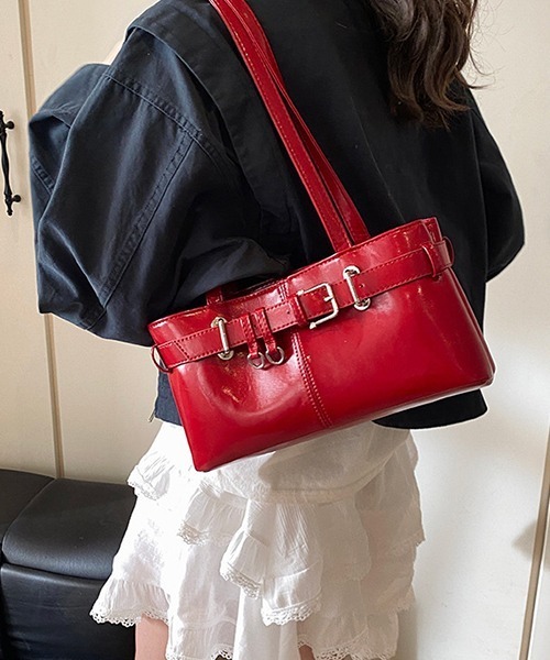 c.u.l（シーユーエル）の「鍵チャーム付き エナメル調 ショルダーバッグ cula1178（ショルダーバッグ・レディース・レッド/ピンク/シルバー/アイボリー/ブラック・FREE）」の15枚目の写真