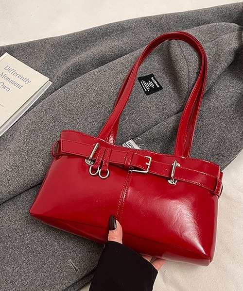 c.u.l（シーユーエル）の「鍵チャーム付き エナメル調 ショルダーバッグ cula1178（ショルダーバッグ・レディース・レッド/ピンク/シルバー/アイボリー/ブラック・FREE）」の20枚目の写真