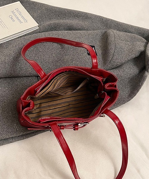 c.u.l（シーユーエル）の「鍵チャーム付き エナメル調 ショルダーバッグ cula1178（ショルダーバッグ・レディース・レッド/ピンク/シルバー/アイボリー/ブラック・FREE）」の22枚目の写真