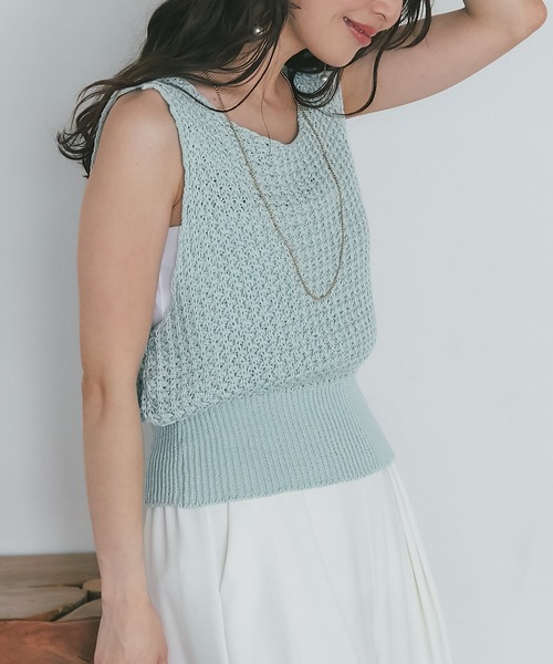 La boutique BonBon（ラブティックボンボン）の「【大人っぽカジュアル】前後２WAYざっくりクロップドベスト（ベスト・レディース・レッド/ホワイト/ミント・FREE）」の2枚目の写真