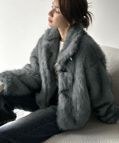 mily bilet(ミウィビレット)の「【mily bilet】上品さと華やかさを纏う 2wayレザーバックル使い フェイクファーブルゾン(ブルゾン・レディース・ブラウン/グレー/ベージュ・LARGE/MEDIUM/SMALL/X-LARGE)」の14枚目の写真