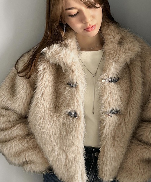 mily bilet(ミウィビレット)の「【mily bilet】上品さと華やかさを纏う 2wayレザーバックル使い フェイクファーブルゾン(ブルゾン・レディース・ブラウン/グレー/ベージュ・LARGE/MEDIUM/SMALL/X-LARGE)」の6枚目の写真