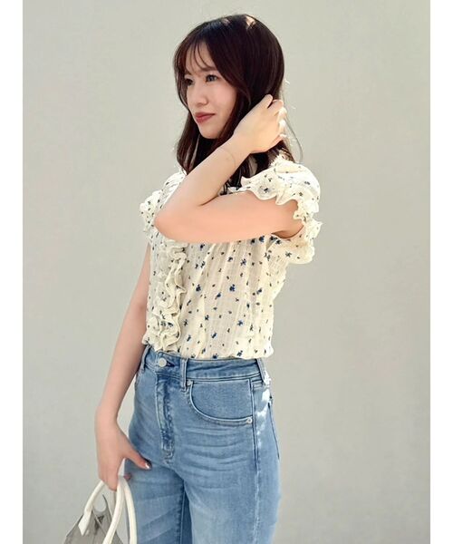 dazzlin(ダズリン)の「シュリンクフラワーフリルシャツ(シャツ/ブラウス・レディース・ブラック/ブラウン/ピンク/インディゴブルー/アイボリー・FREE)」の7枚目の写真