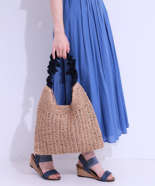 SHOO・LA・RUE(シューラルー)の「ペーパーフリルトートバッグ(トートバッグ・レディース・ブラック/イエロー/ネイビー・00)」の3枚目の写真