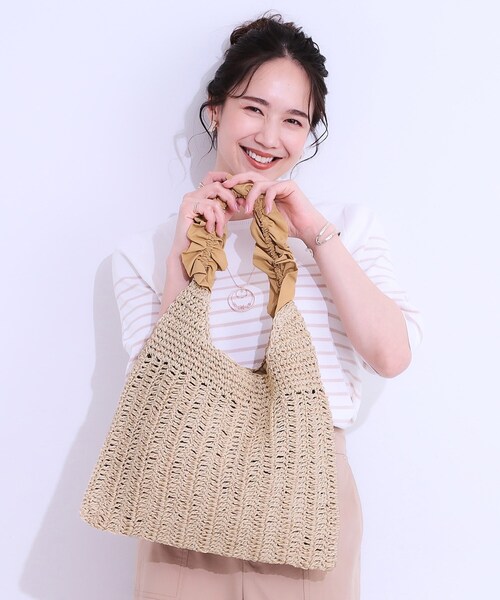 SHOO・LA・RUE(シューラルー)の「ペーパーフリルトートバッグ(トートバッグ・レディース・ブラック/イエロー/ネイビー・00)」の12枚目の写真