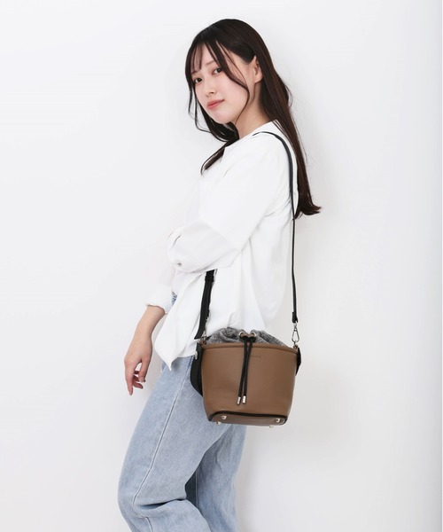 Rename(リネーム)の「Rename コンビ 巾着 2wayショルダーバッグ(ショルダーバッグ・レディース・モカ/ブラック/アイボリー/ブラック系その他・FREE)」の18枚目の写真