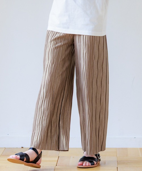 coca（coca）（コカ）の「キッズ 親子お揃いシャイニーウェーブプリーツパンツ（その他パンツ・キッズ・ブラウン/チャコール/グレイッシュベージュ/ネイビー・120/150/140/130）」の3枚目の写真