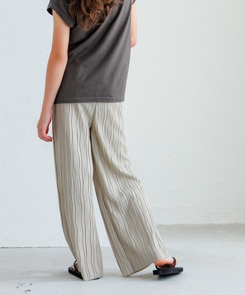 coca（coca）（コカ）の「キッズ 親子お揃いシャイニーウェーブプリーツパンツ（その他パンツ・キッズ・ブラウン/チャコール/グレイッシュベージュ/ネイビー・120/150/140/130）」の6枚目の写真