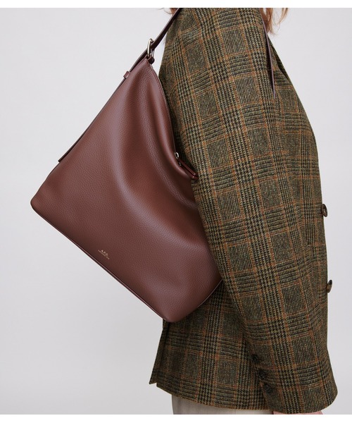 A.P.C.(アーペーセー)の「SAC VERA(ショルダーバッグ・レディース・ブラウン/ブラック・ONESIZE)」の8枚目の写真