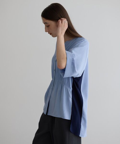 Editt by YECCA VECCA（エディットバイイェッカヴェッカ）の「ギャザーデザイン配色シャツ（シャツ/ブラウス・レディース・カーキ/サックスブルー/ネイビー・FREE）」の8枚目の写真