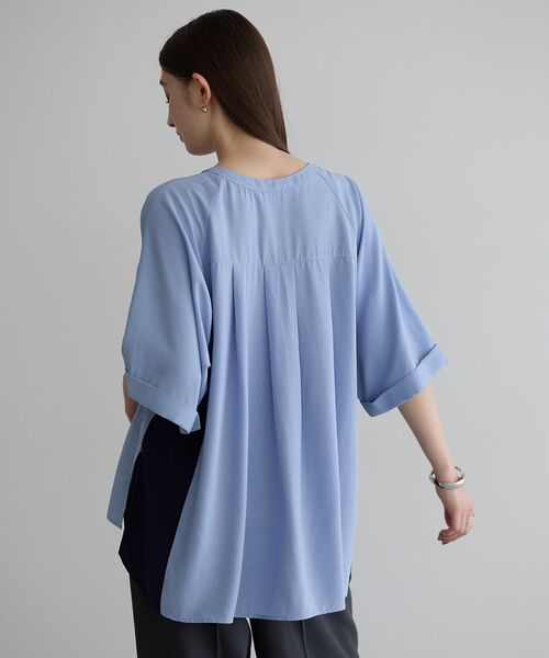 Editt by YECCA VECCA（エディットバイイェッカヴェッカ）の「ギャザーデザイン配色シャツ（シャツ/ブラウス・レディース・カーキ/サックスブルー/ネイビー・FREE）」の9枚目の写真