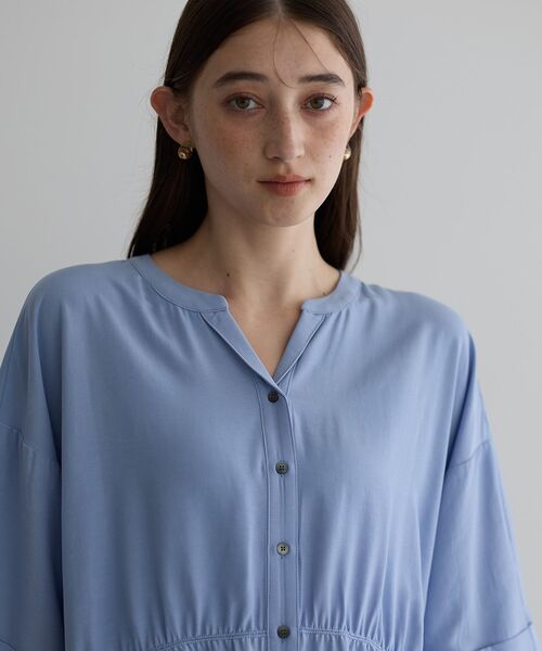 Editt by YECCA VECCA（エディットバイイェッカヴェッカ）の「ギャザーデザイン配色シャツ（シャツ/ブラウス・レディース・カーキ/サックスブルー/ネイビー・FREE）」の10枚目の写真