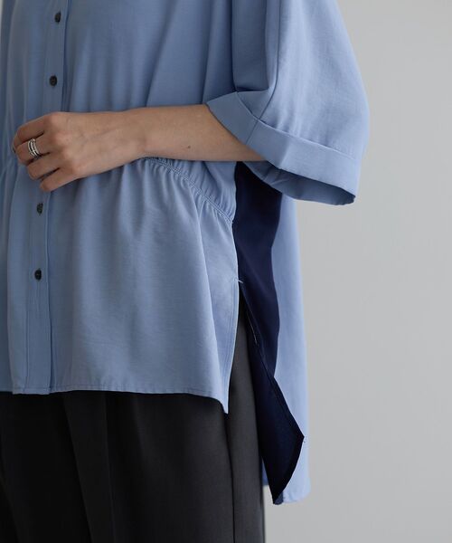 Editt by YECCA VECCA（エディットバイイェッカヴェッカ）の「ギャザーデザイン配色シャツ（シャツ/ブラウス・レディース・カーキ/サックスブルー/ネイビー・FREE）」の13枚目の写真