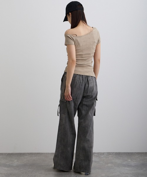VQ（ブイキュー）の「Washed Flared Cargo Pants / ウォッシュ加工カーゴパンツ（カーゴパンツ・レディース・ライトグレー/ダークグレー/ベージュ・SMALL/MEDIUM）」の10枚目の写真