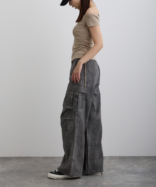 VQ（ブイキュー）の「Washed Flared Cargo Pants / ウォッシュ加工カーゴパンツ（カーゴパンツ・レディース・ライトグレー/ダークグレー/ベージュ・SMALL/MEDIUM）」の8枚目の写真