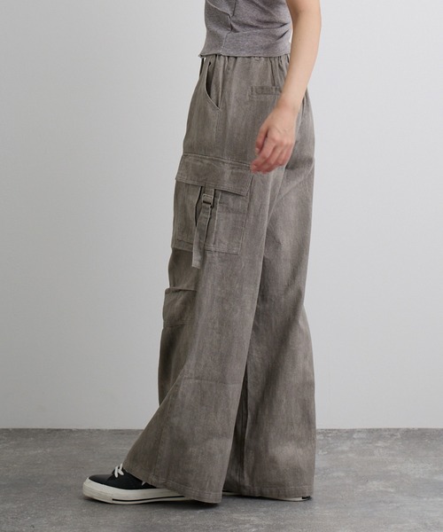 VQ（ブイキュー）の「Washed Flared Cargo Pants / ウォッシュ加工カーゴパンツ（カーゴパンツ・レディース・ライトグレー/ダークグレー/ベージュ・SMALL/MEDIUM）」の19枚目の写真