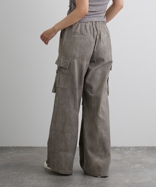 VQ（ブイキュー）の「Washed Flared Cargo Pants / ウォッシュ加工カーゴパンツ（カーゴパンツ・レディース・ライトグレー/ダークグレー/ベージュ・SMALL/MEDIUM）」の20枚目の写真