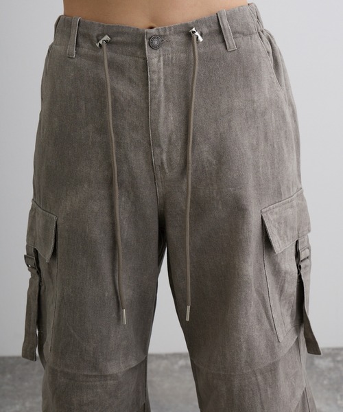 VQ（ブイキュー）の「Washed Flared Cargo Pants / ウォッシュ加工カーゴパンツ（カーゴパンツ・レディース・ライトグレー/ダークグレー/ベージュ・SMALL/MEDIUM）」の22枚目の写真