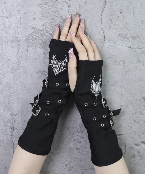 Amilige（アミリージュ）の「ハートロゴ刺繍入りベルト付きアーム