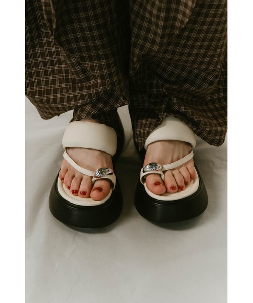 l motif thong sandals 【knuth marf】 Knuth Marf metal motif thong sandals（サンダル）｜Knuth Marf