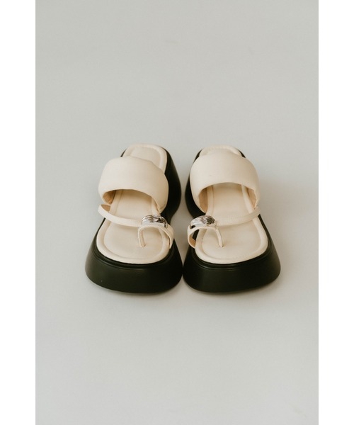 Knuth Marf（クヌースマーフ）の「Knuth Marf metal  motif thong sandals（サンダル・レディース・ブラック/オフホワイト・23/25/24）」の10枚目の写真
