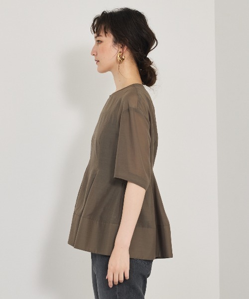 qualite（カリテ）の「【上品な透け感】カーヴィングブラウス/シアーシャツ/シアーブラウス/夏服/オフィスカジュアル（シャツ/ブラウス・レディース・オフホワイト/ブルー/カーキ・フリー）」の19枚目の写真