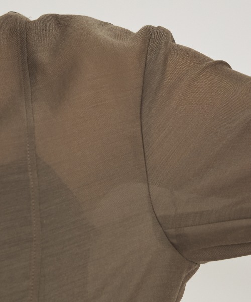 qualite（カリテ）の「【上品な透け感】カーヴィングブラウス/シアーシャツ/シアーブラウス/夏服/オフィスカジュアル（シャツ/ブラウス・レディース・オフホワイト/ブルー/カーキ・フリー）」の5枚目の写真