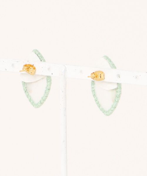 tone(トーン)の「【katea.】オーガンジー刺繍ピアス(Marquise)(ピアス(両耳用)・レディース・グリーン・FREE)」の2枚目の写真
